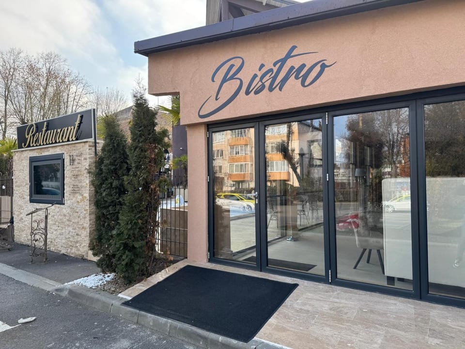 Property building, Logo/Certificate/Sign, Street view