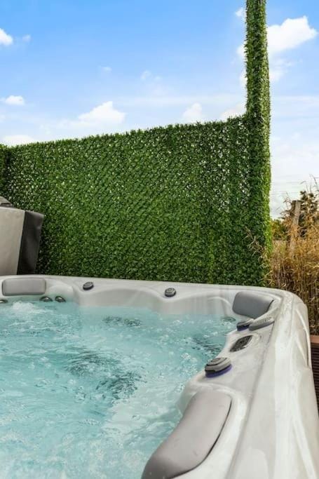 Schitterende loft met jacuzzi en sauna in Mechelen Apartment in Flanders
