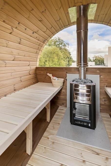 Schitterende loft met jacuzzi en sauna in Mechelen Apartment in Flanders