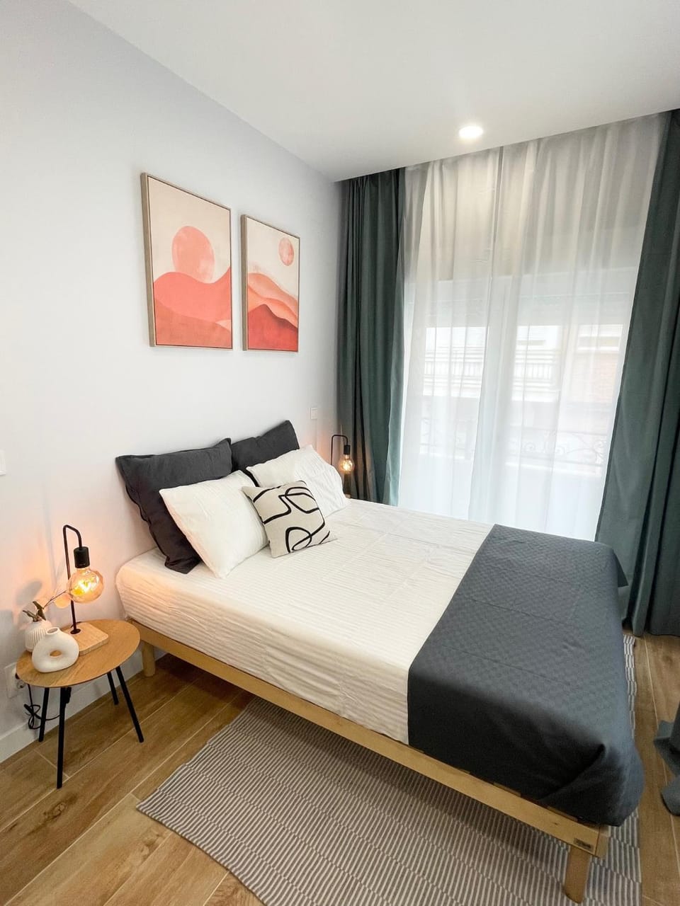 Bed, Photo of the whole room, Bedroom