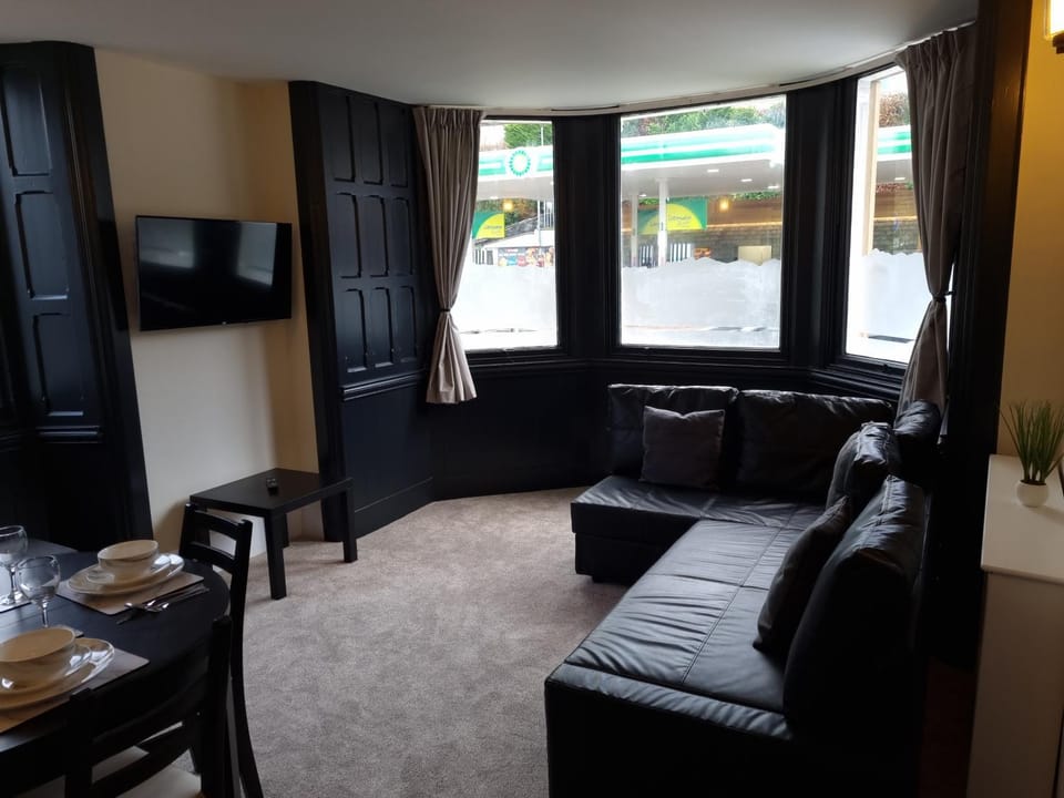 Living room, Seating area, Evening entertainment