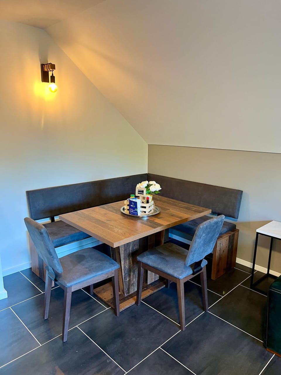 Seating area, Dining area