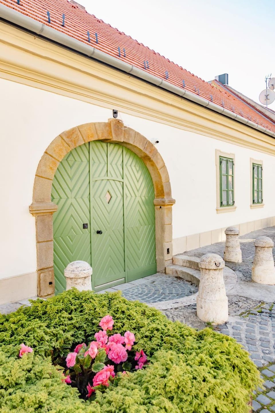 Facade/entrance