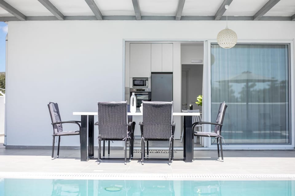Swimming pool, Breakfast