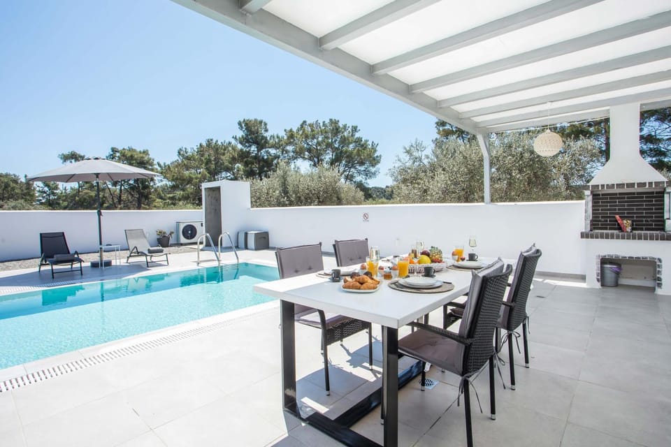 Swimming pool, Breakfast