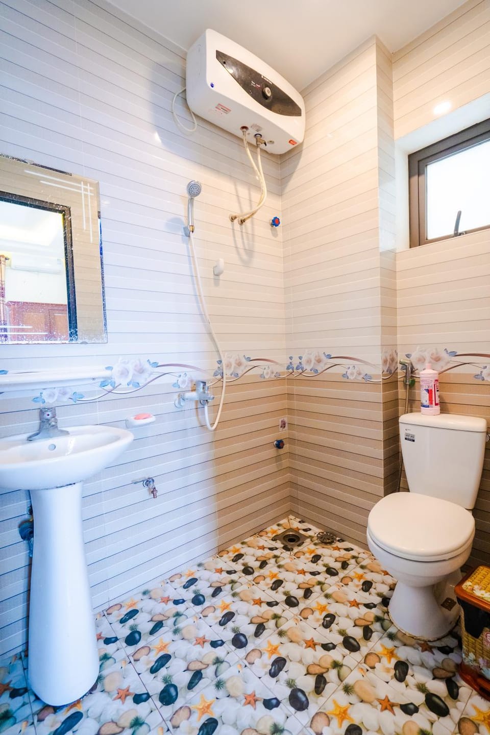 Shower, Toilet, Bathroom, bidet, towels