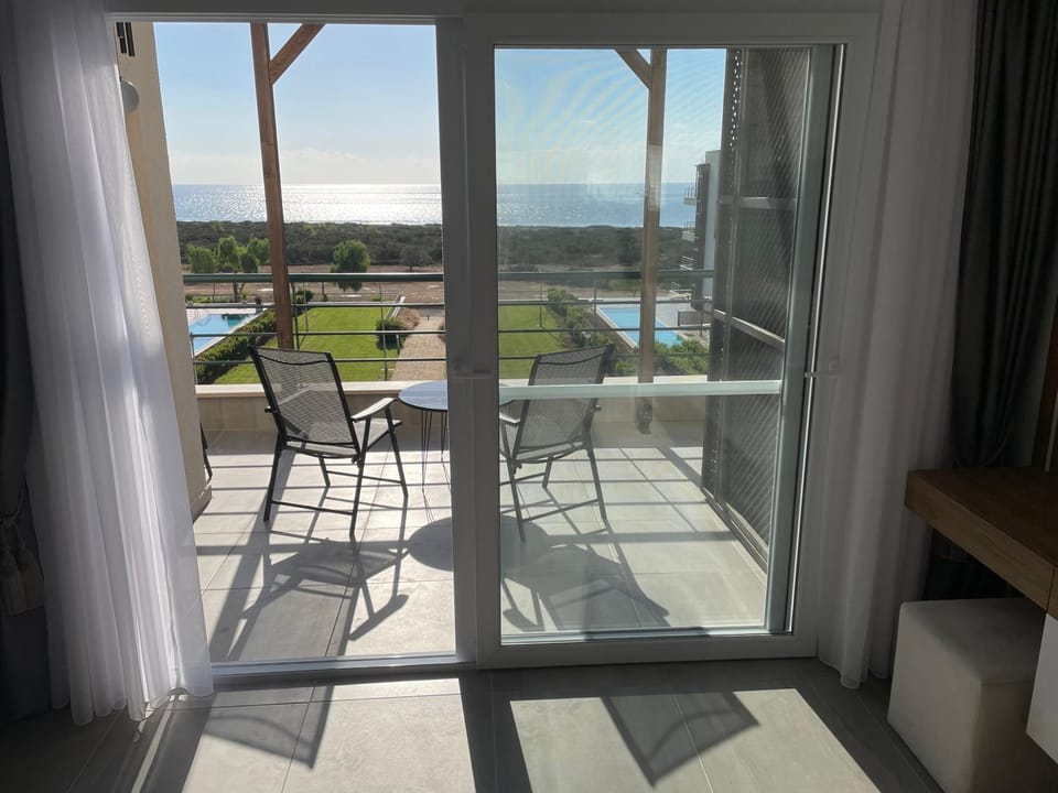 Patio, Day, Natural landscape, View (from property/room), Balcony/Terrace, Living room, Seating area, Dining area, Sea view, Sea view, Sunrise