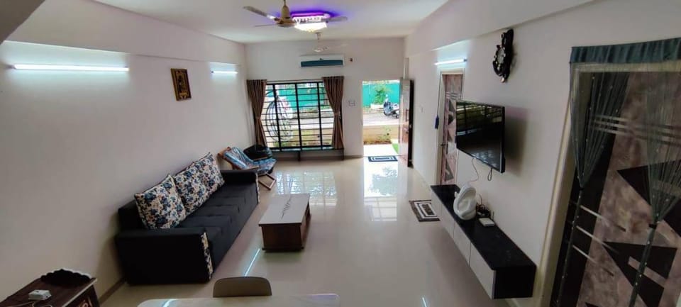 Living room, Seating area, air conditioner