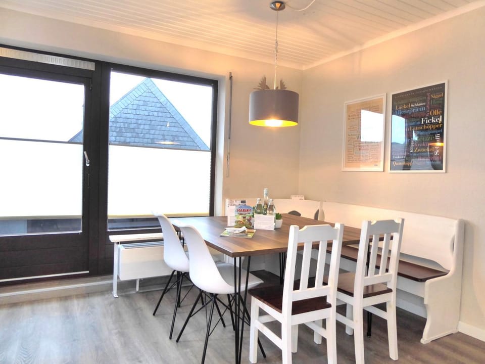 Seating area, Dining area
