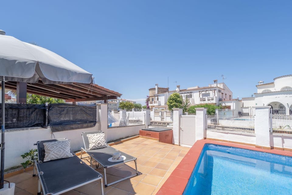 Balcony/Terrace, Swimming pool