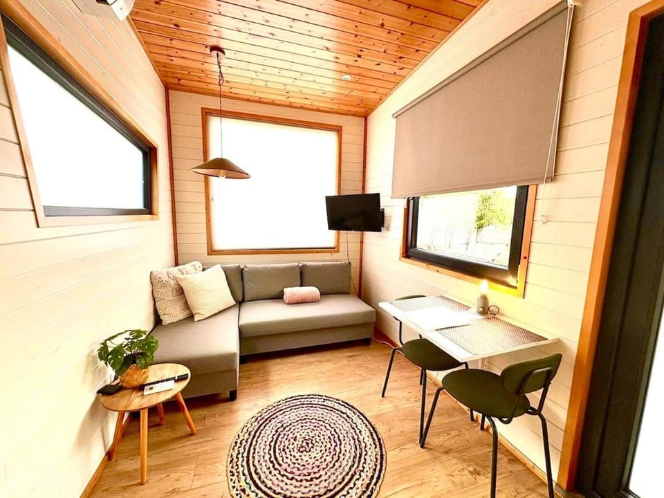 Romantic Tiny House with Private Jacuzzi and Garden between Amsterdam Haarlem and Schiphol Airport Chalet in Haarlem