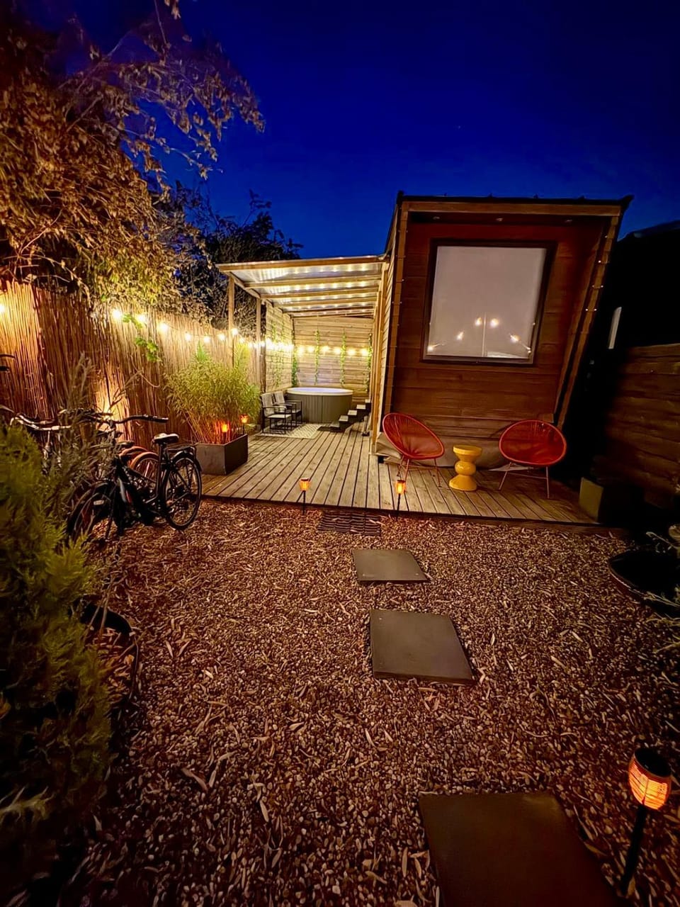 Romantic Tiny House with Private Jacuzzi and Garden between Amsterdam Haarlem and Schiphol Airport Chalet in Haarlem