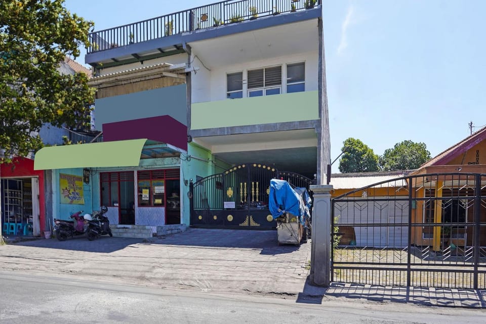 Facade/entrance