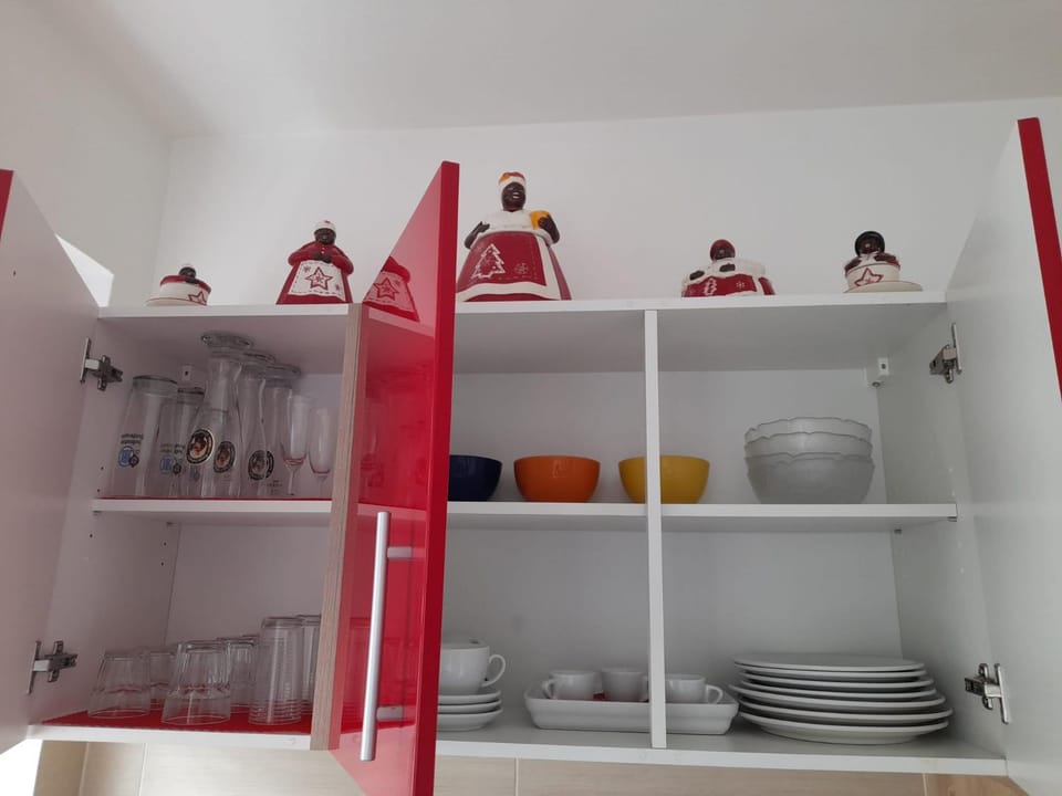 Kitchen or kitchenette, Food