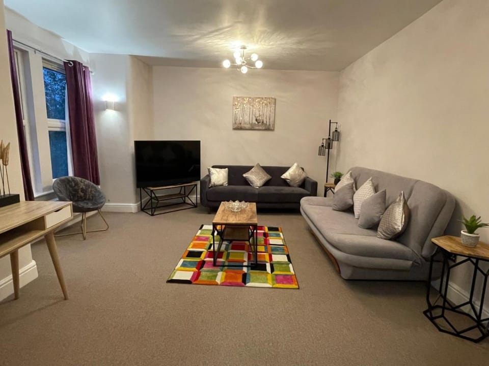 Communal lounge/ TV room, TV and multimedia, Living room