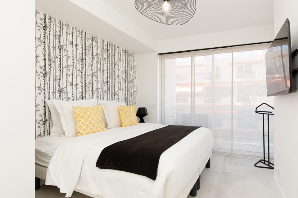 Superb 2 beds 2 baths next to Martinez Hotel Apartment in Cannes