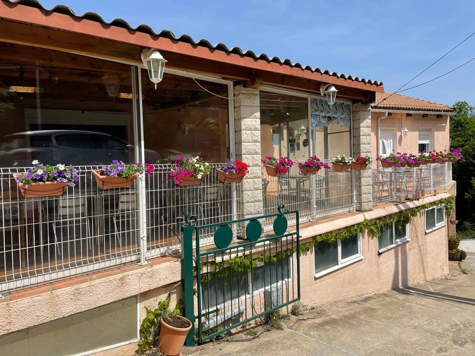 Property building, Day, Balcony/Terrace, Balcony/Terrace