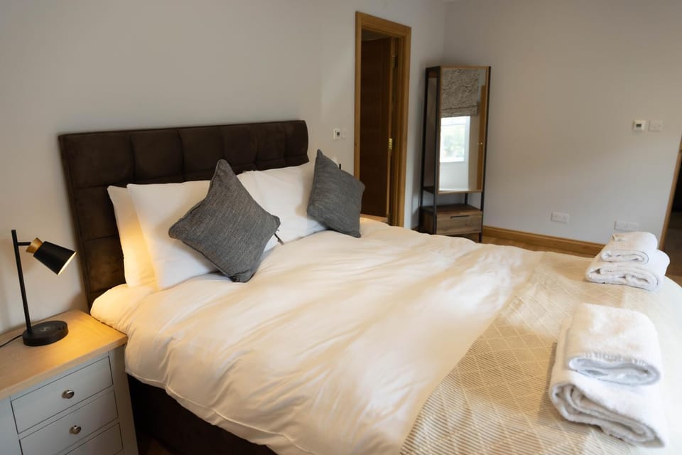 Bed, towels