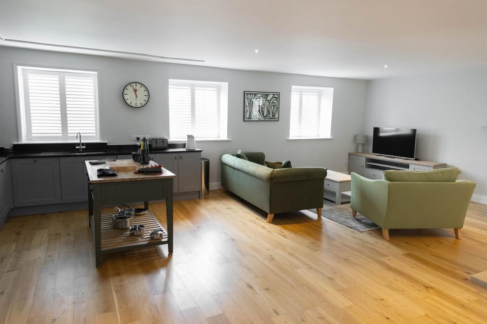 TV and multimedia, Living room, Seating area, hair dresser