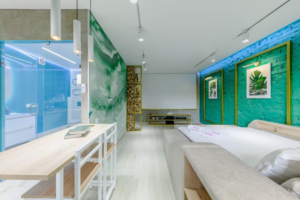 Bed, TV and multimedia, Kitchen or kitchenette, Living room, Photo of the whole room, Seating area, Bedroom
