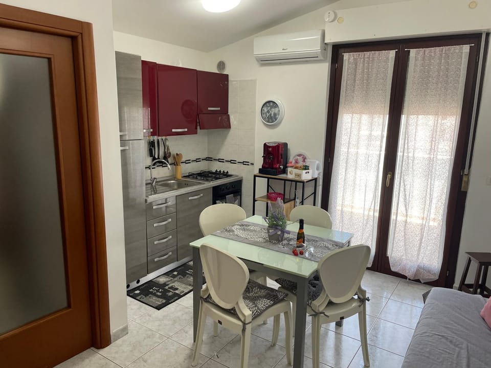 Kitchen or kitchenette, Dining area, pet friendly, stove