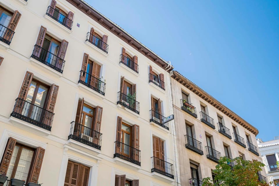 Property building, Facade/entrance, Location