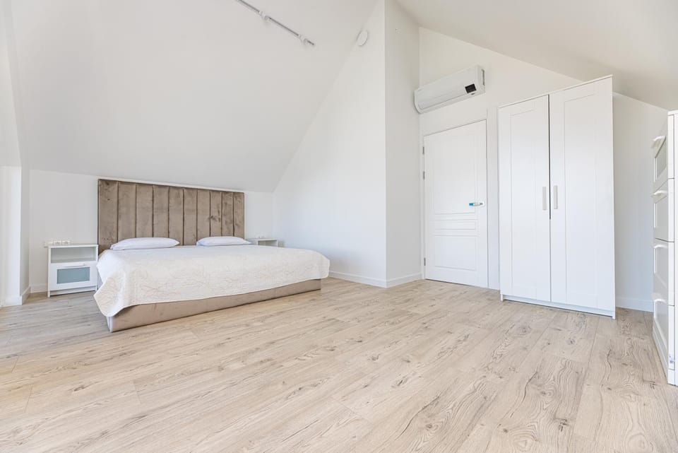 Bedroom, wardrobe