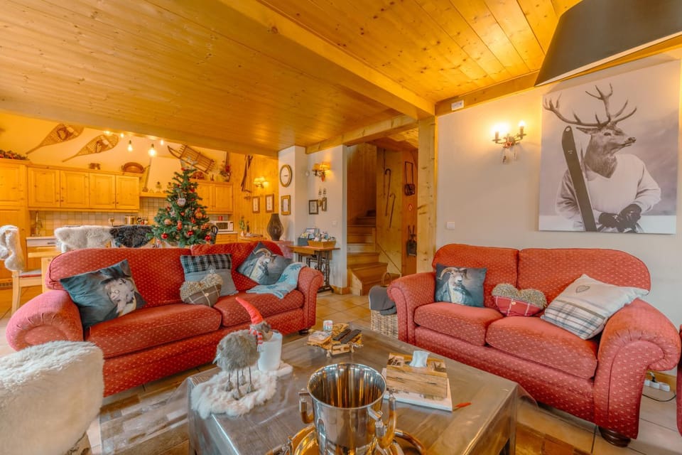 Luxury Family Ski Chalet - Jacuzzi BBQ - Near Lake Golf - Multipass access 60 Summer activities - Sleep 10 Chalet in Les Gets