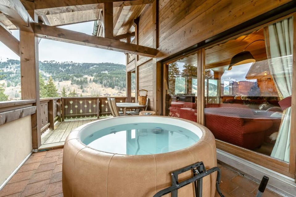 Luxury Family Ski Chalet - Jacuzzi BBQ - Near Lake Golf - Multipass access 60 Summer activities - Sleep 10 Chalet in Les Gets