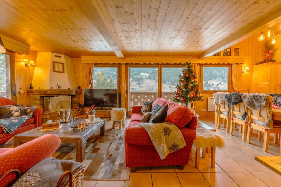 Luxury Family Ski Chalet - Jacuzzi BBQ - Near Lake Golf - Multipass access 60 Summer activities - Sleep 10 Chalet in Les Gets