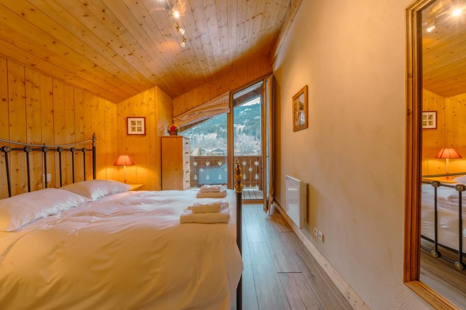 Luxury Family Ski Chalet - Jacuzzi BBQ - Near Lake Golf - Multipass access 60 Summer activities - Sleep 10 Chalet in Les Gets