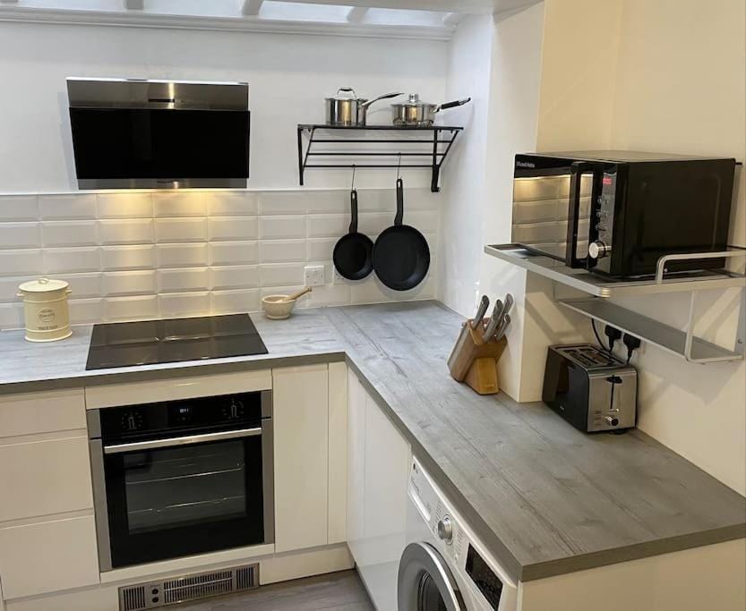 Coffee/tea facilities, minibar, pet friendly, stove, toaster, kitchen