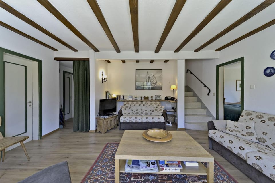 Communal lounge/ TV room, Living room
