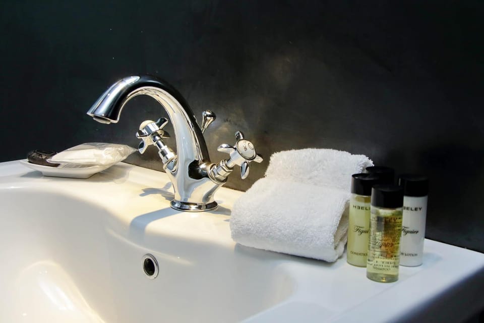 Toilet, Bathroom, Other, Decorative detail