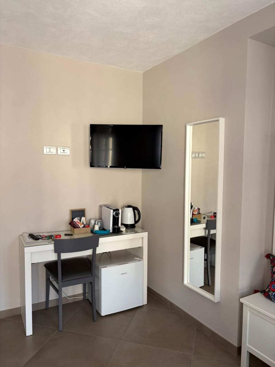 TV and multimedia, Bedroom, Food