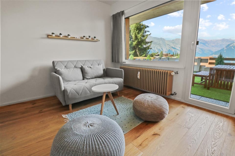 Living room, Mountain view