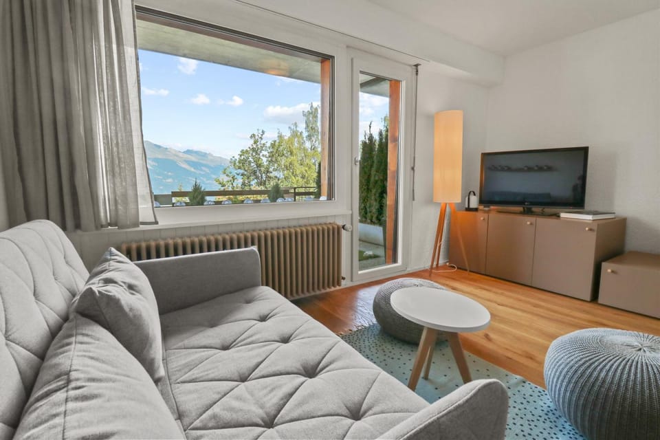 Living room, Seating area, Mountain view