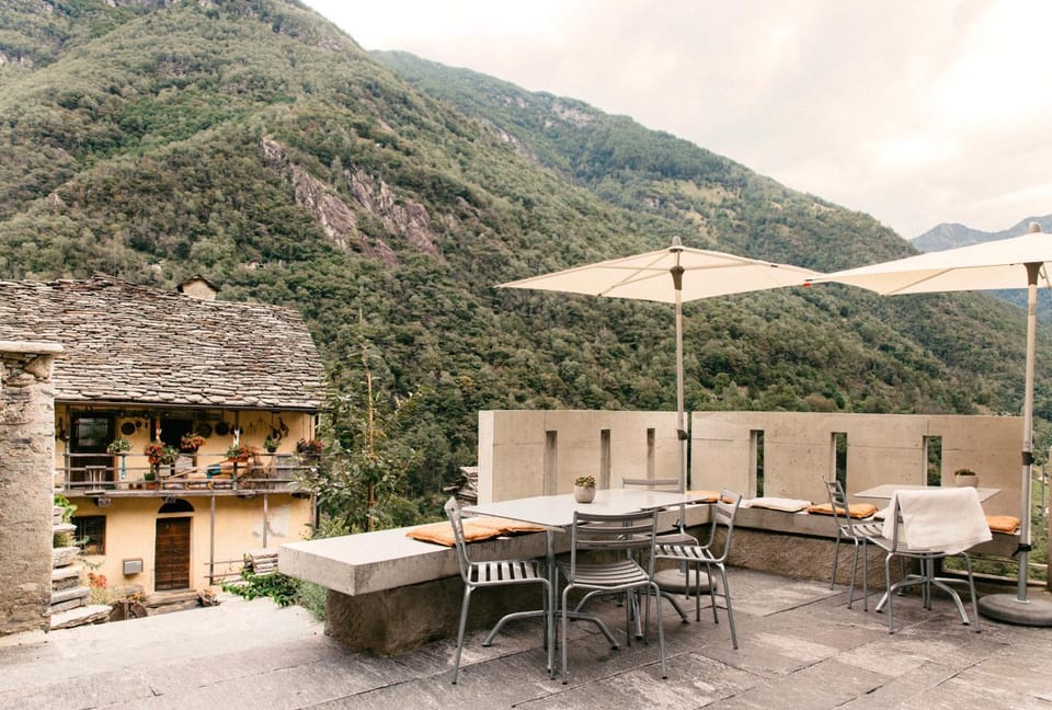 Restaurant/places to eat, Natural landscape, View (from property/room), Balcony/Terrace, Dining area, Mountain view