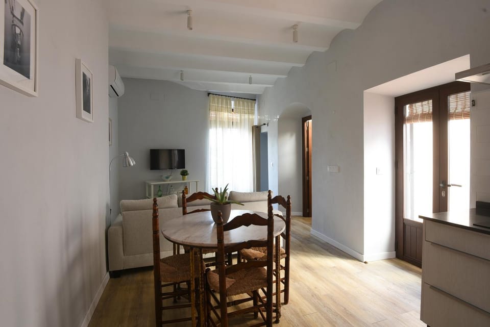 Communal lounge/ TV room, TV and multimedia, Kitchen or kitchenette, Living room, Seating area, Dining area, Evening entertainment