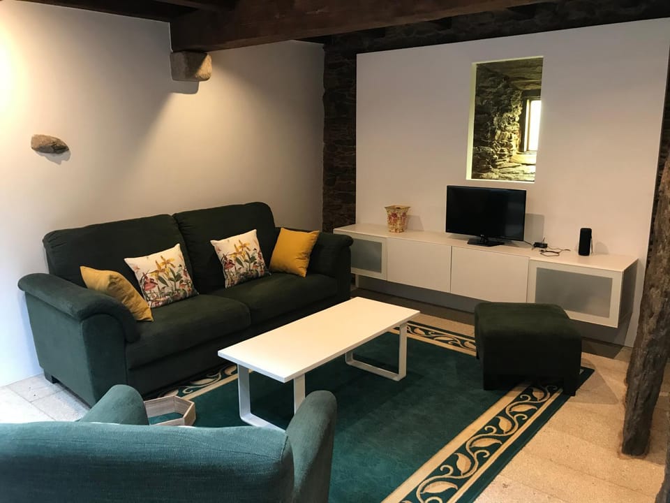 Communal lounge/ TV room, TV and multimedia, Living room, Seating area