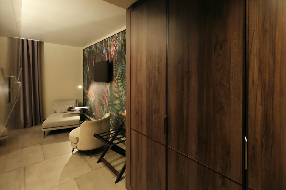 Bedroom, wardrobe