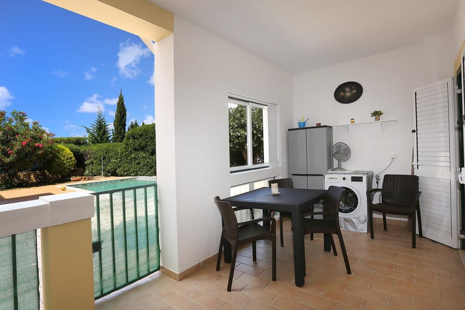 Balcony/Terrace, laundry