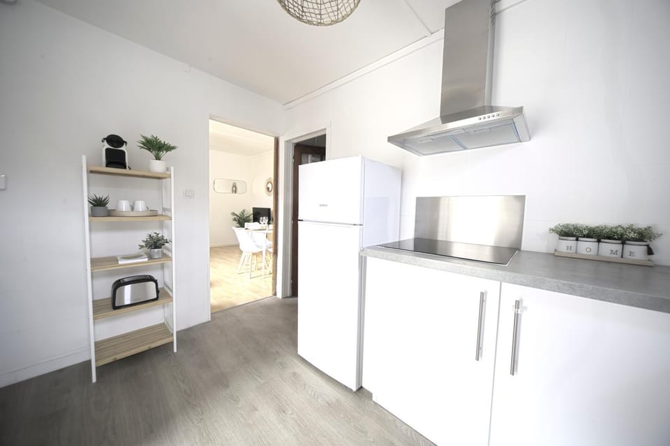 Coffee/tea facilities, Kitchen or kitchenette, minibar, stove, toaster