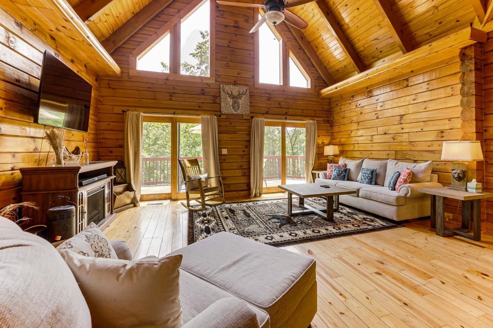 Cozy Lake Hartwell Getaway w/ Game Room! House in Lake Hartwell