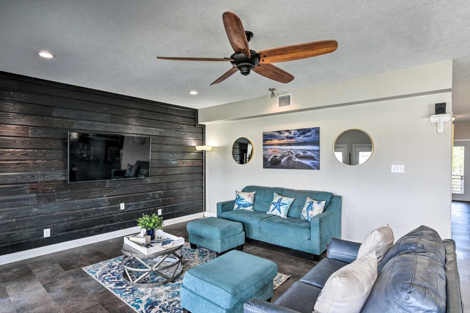 Secluded Seabrook Waterfront Home with Patio! House in Seabrook