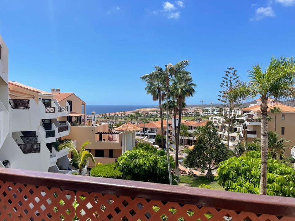 Albatros Golf & Sea View Apartment in Abona