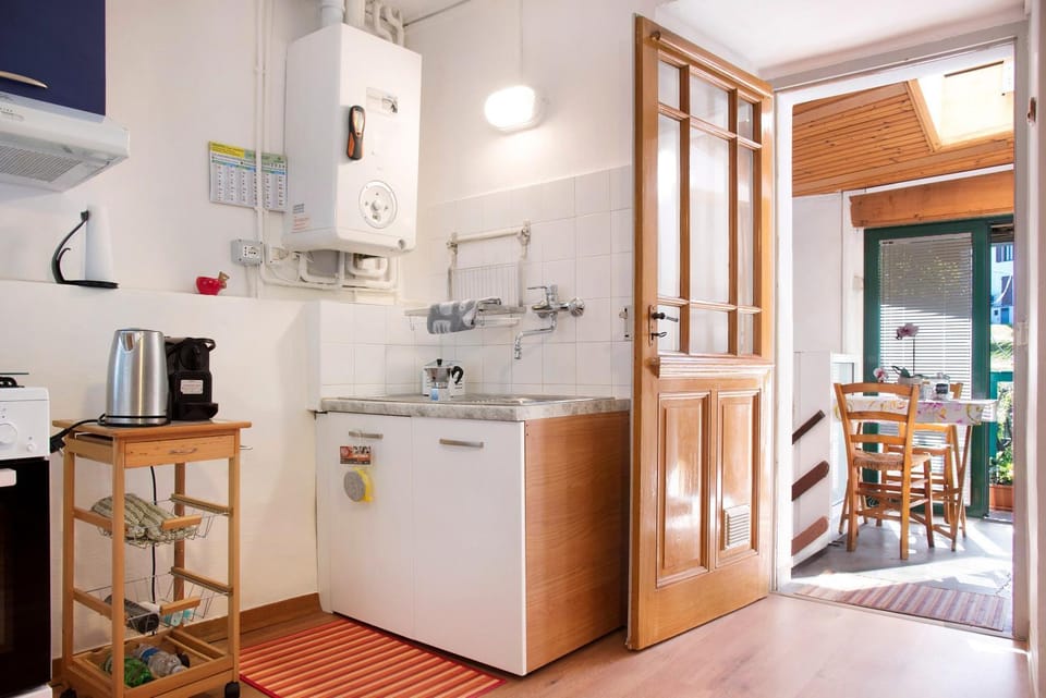Kitchen or kitchenette, Living room