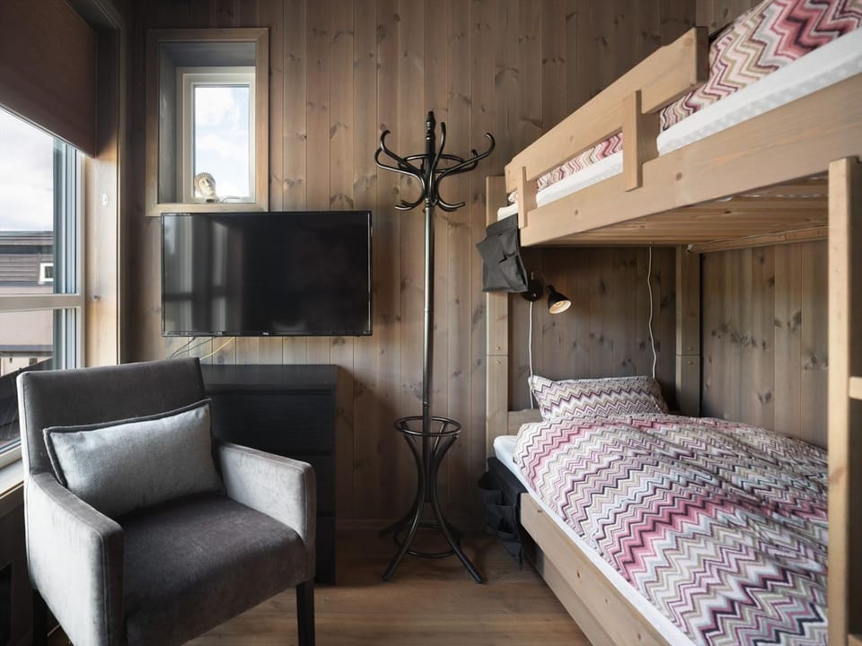 Bed, TV and multimedia, Bedroom, bunk bed