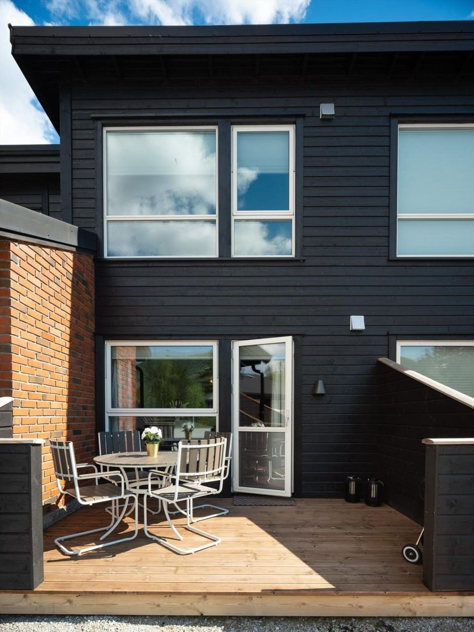 Property building, Balcony/Terrace, Seating area