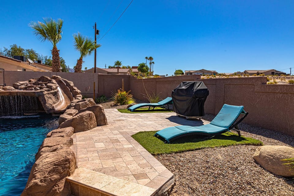 Patio, Natural landscape, Garden, Balcony/Terrace, Seating area, Pool view, Swimming pool, sunbed